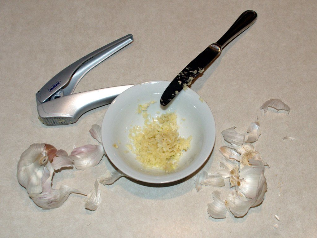 garlic peeler