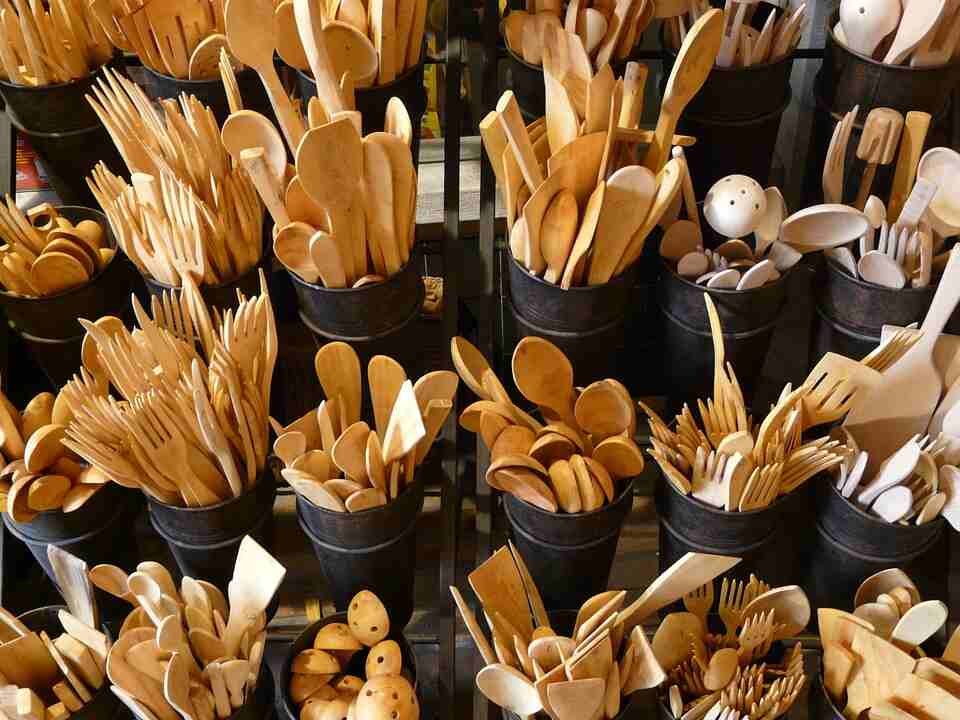 Important Characteristics of a Superior Wooden Cutlery Set